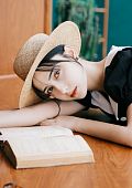 А И Ся (A Yi Xia)